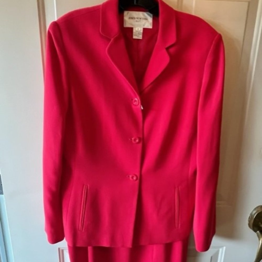 NWOT Beautiful JONES NEW YORK 2-pc suit red sz 10